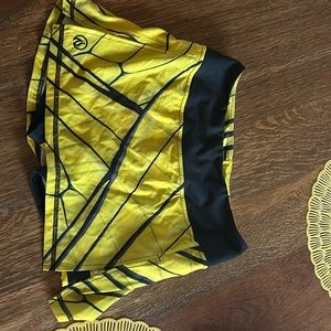 InkNBurn bee skort. Size 4. Used but great condition. Non smoking home